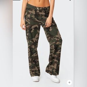 Low rise wide leg cargo pant